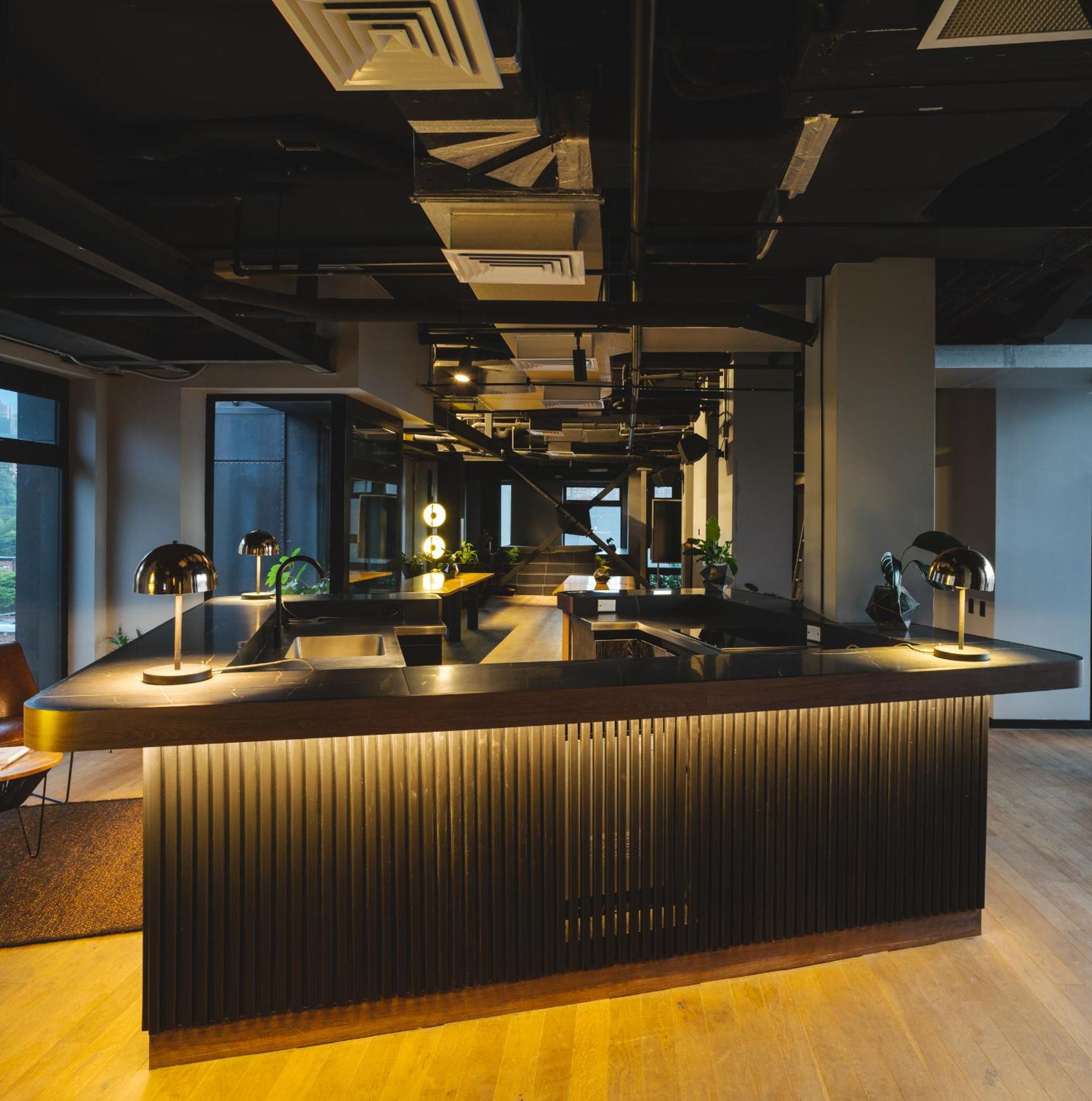 The Click Clack Hotel Medellín Exteriér fotografie The interior of the new library