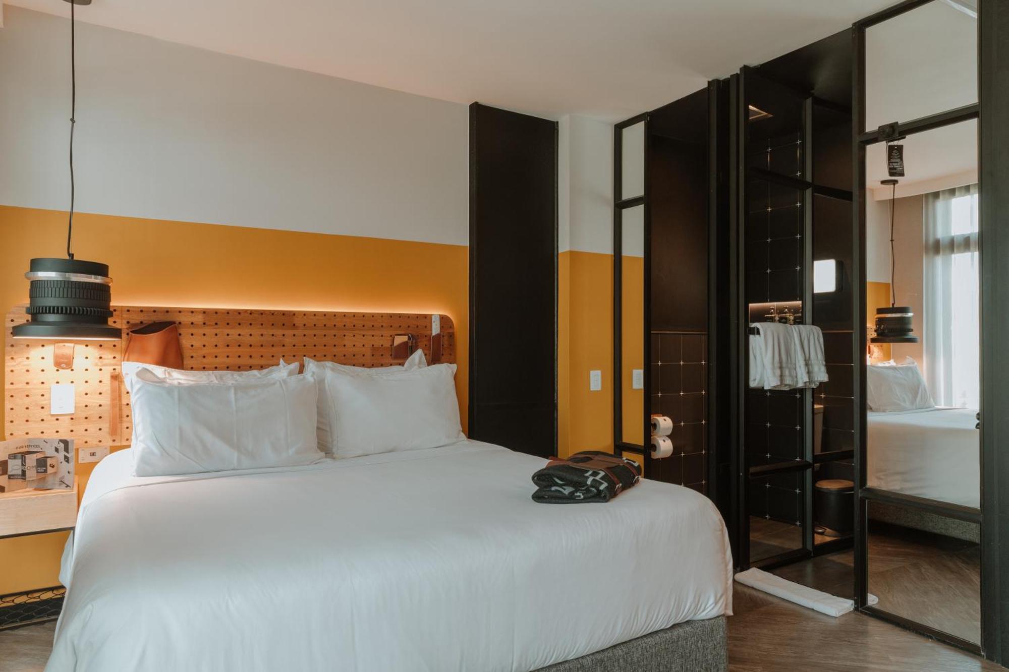 The Click Clack Hotel Medellín Exteriér fotografie A room at the hotel