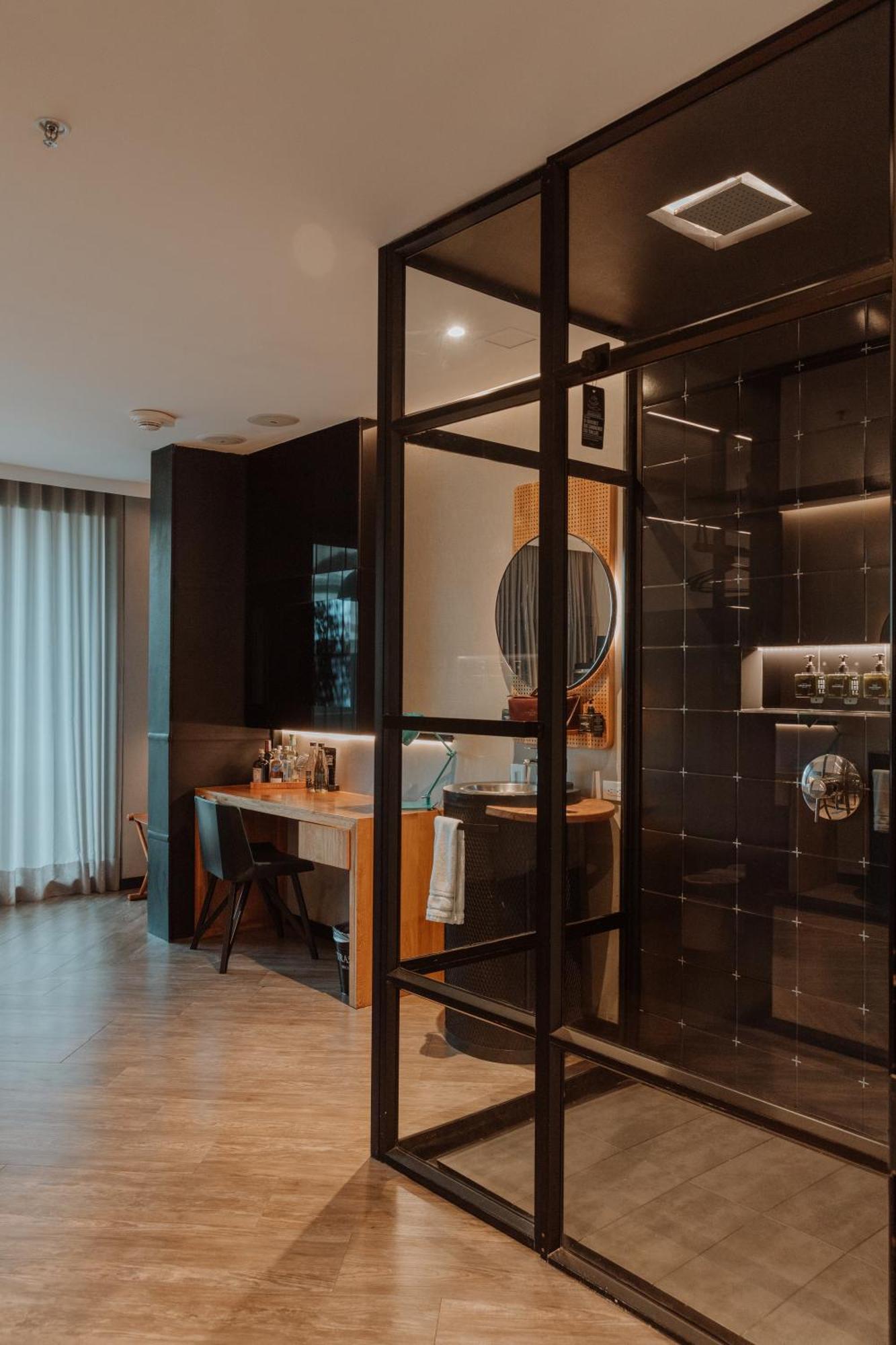 The Click Clack Hotel Medellín Exteriér fotografie Bathroom at the hotel