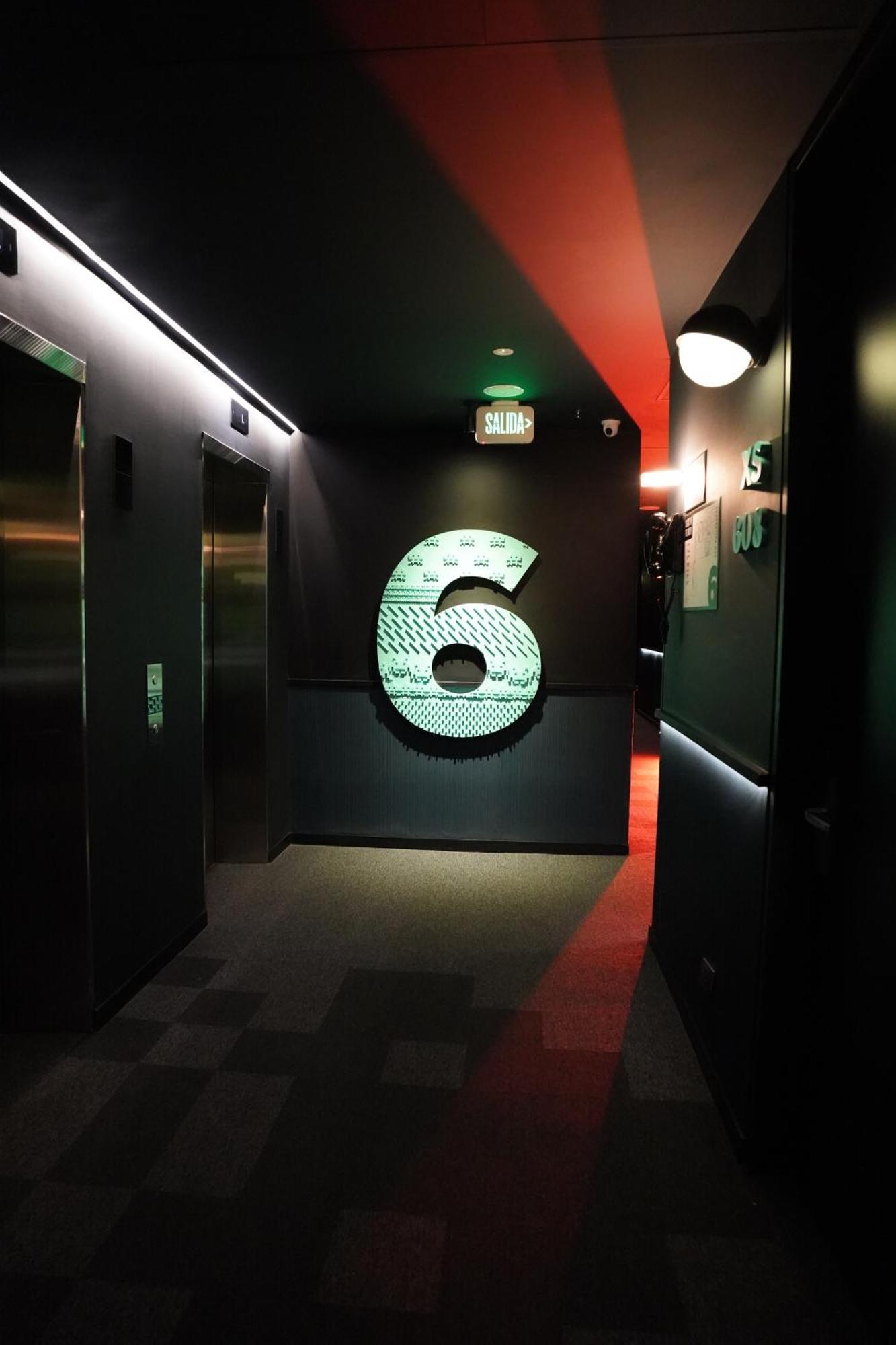 The Click Clack Hotel Medellín Exteriér fotografie The 6th floor of the hotel